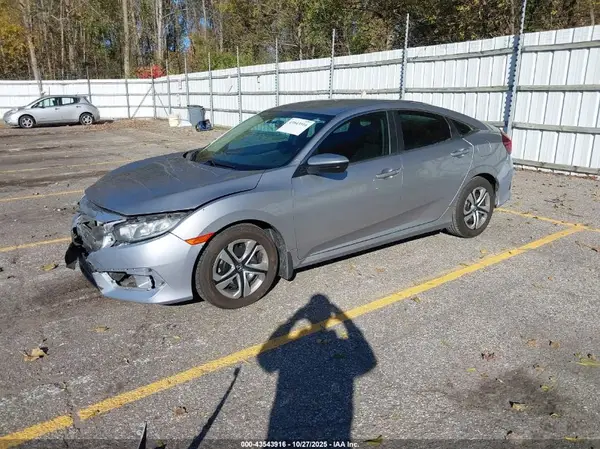 19XFC2F55JE005736 2018 HONDA CIVIC - Image 2