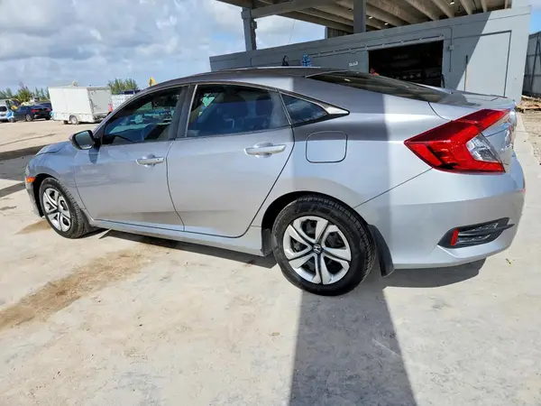 19XFC2F55JE030877 2018 HONDA CIVIC - Image 2