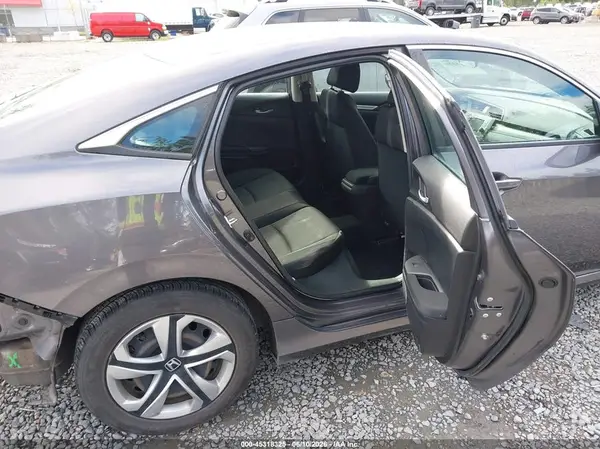 19XFC2F56GE018567 2016 HONDA CIVIC - Image 8
