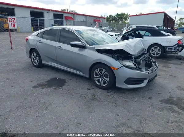 19XFC2F56JE008922 2018 HONDA CIVIC - Image 1