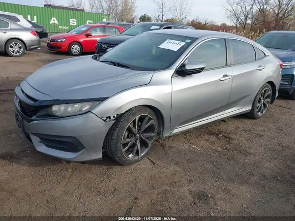 19XFC2F56JE013411 2018 HONDA CIVIC - Image 2