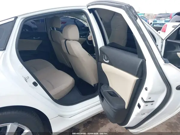 19XFC2F56JE015577 2018 HONDA CIVIC - Image 8