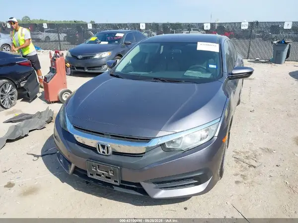 19XFC2F56JE027146 2018 HONDA CIVIC - Image 2