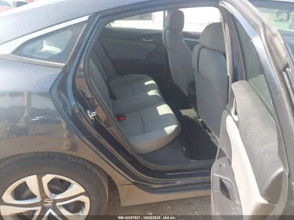 19XFC2F56JE037658 2018 HONDA CIVIC - Image 8