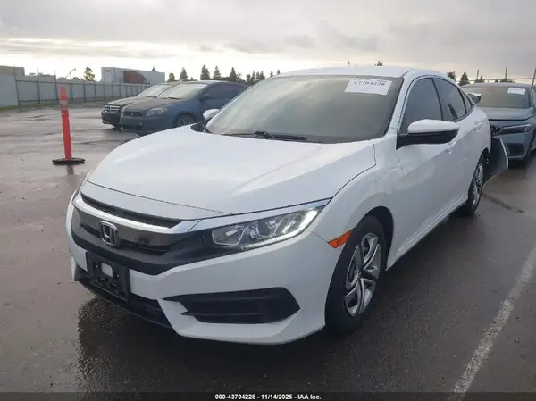 19XFC2F56JE202415 2018 HONDA CIVIC - Image 2