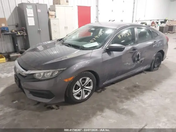 19XFC2F57JE001932 2018 HONDA CIVIC - Image 2