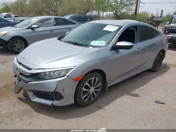19XFC2F57JE006838 2018 HONDA CIVIC - Image 2