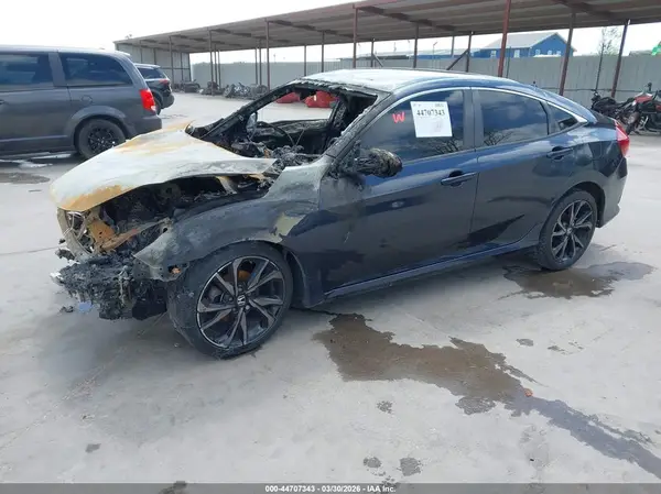 19XFC2F57JE007536 2018 HONDA CIVIC - Image 2