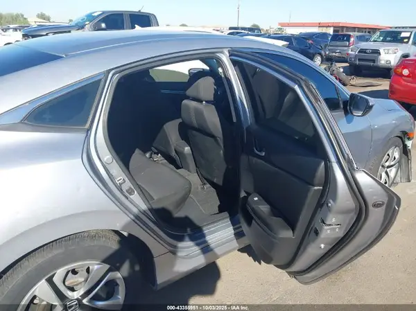 19XFC2F57JE009660 2018 HONDA CIVIC - Image 8