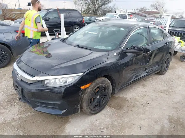 19XFC2F57JE020660 2018 HONDA CIVIC - Image 2