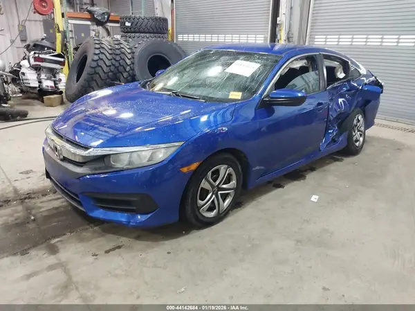 19XFC2F57JE026507 2018 HONDA CIVIC - Image 2