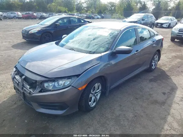 19XFC2F57JE043808 2018 HONDA CIVIC - Image 2