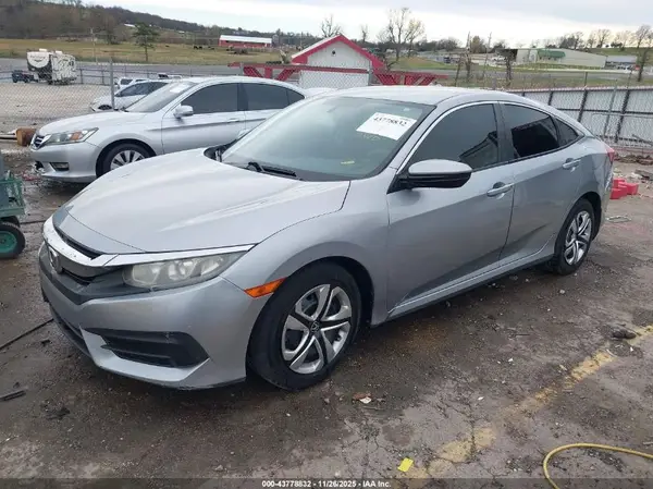 19XFC2F58GE017775 2016 HONDA CIVIC - Image 2