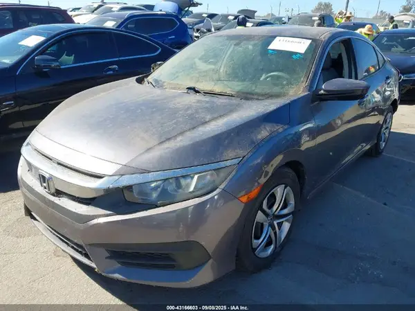 19XFC2F58JE002068 2018 HONDA CIVIC - Image 2