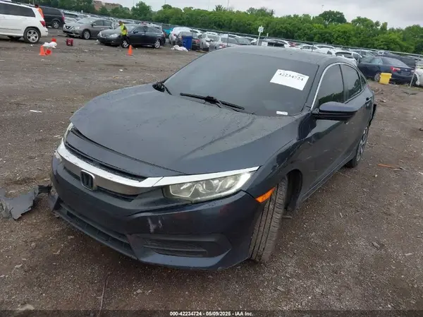 19XFC2F58JE010249 2018 HONDA CIVIC - Image 2