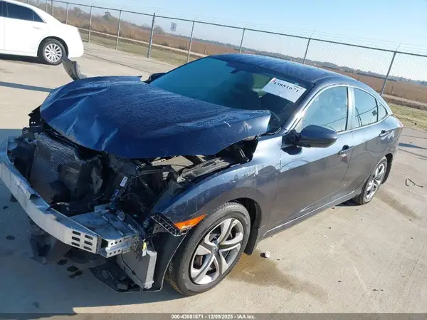 19XFC2F58JE013779 2018 HONDA CIVIC - Image 2