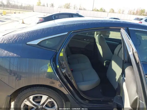 19XFC2F58JE013779 2018 HONDA CIVIC - Image 8