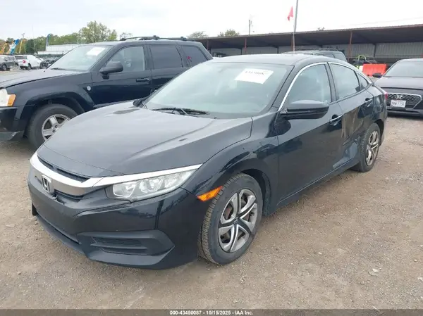 19XFC2F58JE016813 2018 HONDA CIVIC - Image 2