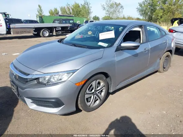 19XFC2F58JE020067 2018 HONDA CIVIC - Image 2