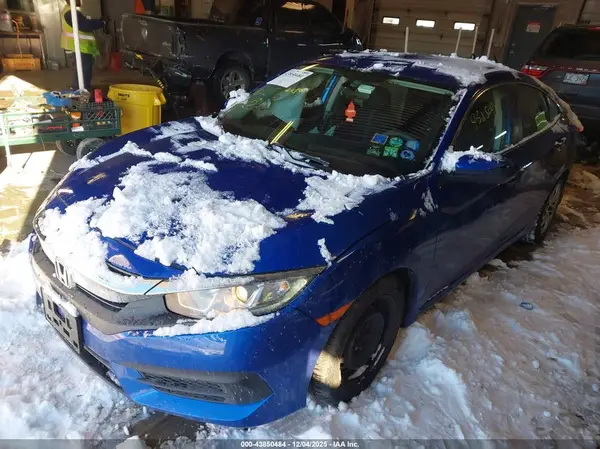 19XFC2F58JE020537 2018 HONDA CIVIC - Image 2