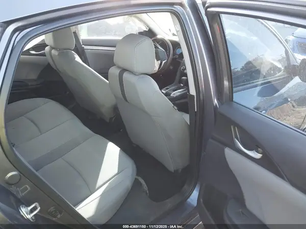 19XFC2F59JE023690 2018 HONDA CIVIC - Image 8