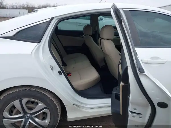 19XFC2F5XJE005134 2018 HONDA CIVIC - Image 8