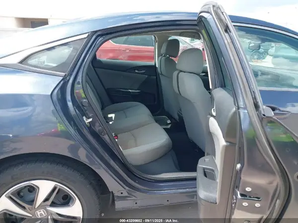 19XFC2F60KE017979 2019 HONDA CIVIC - Image 8