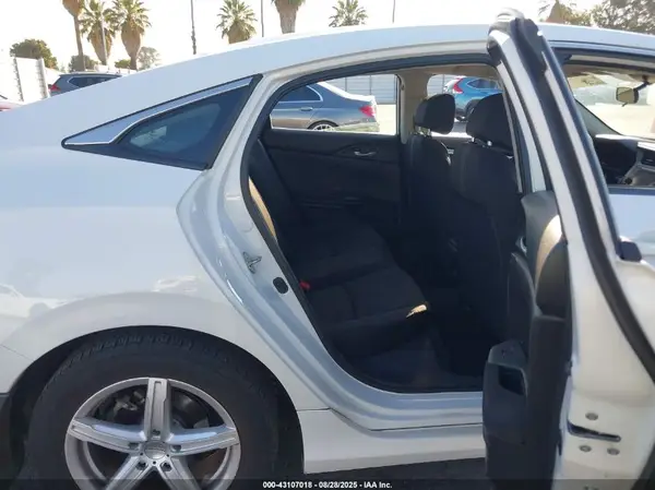 19XFC2F61KE200209 2019 HONDA CIVIC - Image 8