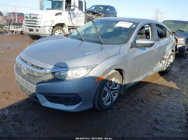 19XFC2F64JE036243 2018 HONDA CIVIC - Image 2