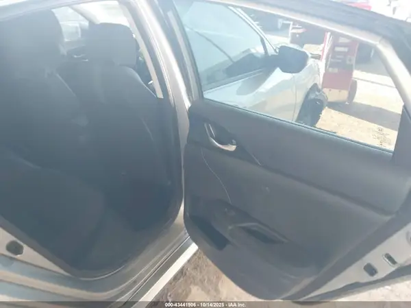 19XFC2F66KE011801 2019 HONDA CIVIC - Image 8