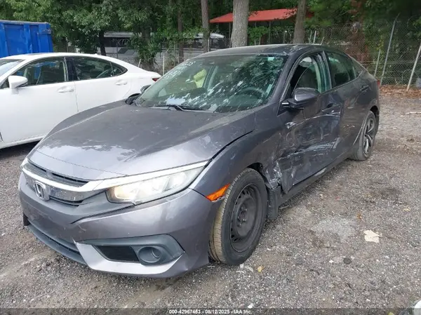19XFC2F68JE035628 2018 HONDA CIVIC - Image 2