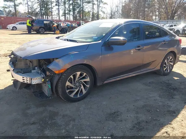 19XFC2F70JE009209 2018 HONDA CIVIC - Image 2