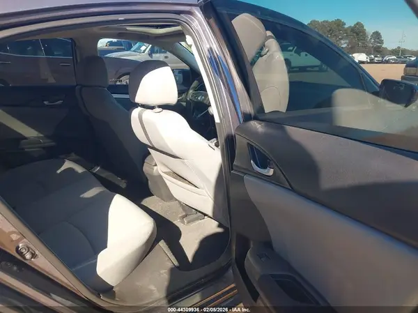 19XFC2F70JE009209 2018 HONDA CIVIC - Image 8
