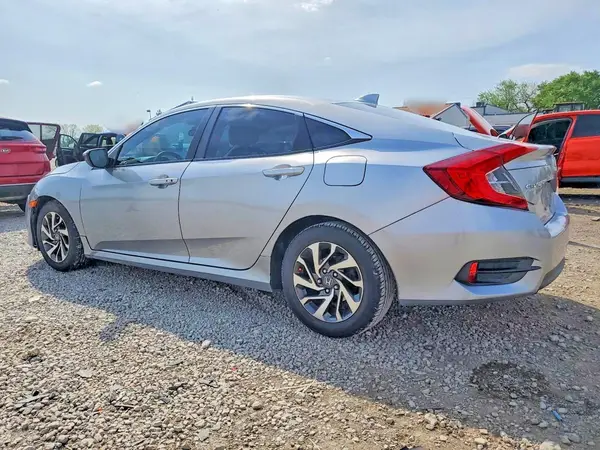 19XFC2F70JE026849 2018 HONDA CIVIC - Image 2