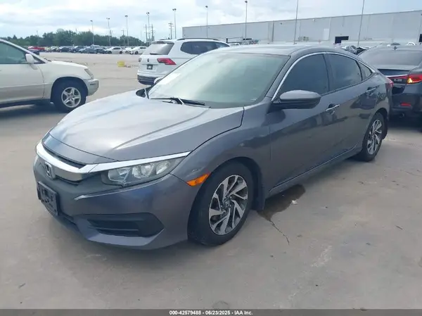 19XFC2F70JE033672 2018 HONDA CIVIC - Image 2