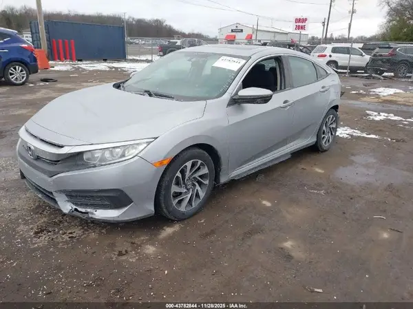 19XFC2F71JE007338 2018 HONDA CIVIC - Image 2