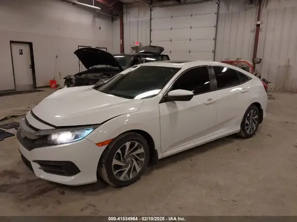 19XFC2F71JE012426 2018 HONDA CIVIC - Image 2