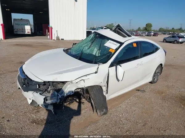 19XFC2F71JE024351 2018 HONDA CIVIC - Image 2
