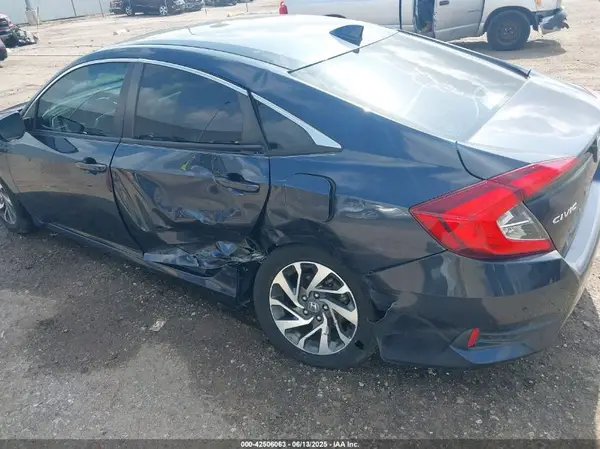 2018 HONDA CIVIC auction photo 6