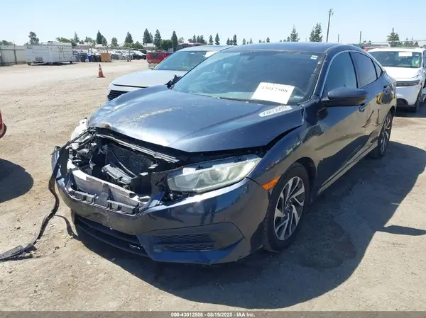 19XFC2F71JE201786 2018 HONDA CIVIC - Image 2
