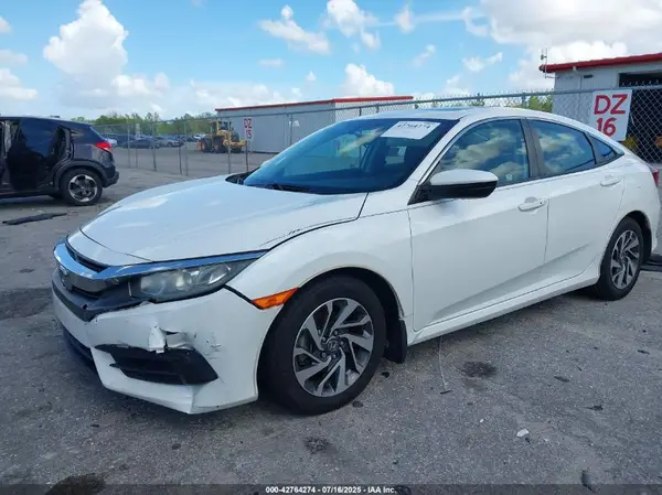 19XFC2F72JE010717 2018 HONDA CIVIC - Image 2