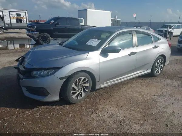 19XFC2F72JE017134 2018 HONDA CIVIC - Image 2