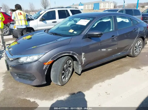 19XFC2F72JE018297 2018 HONDA CIVIC - Image 2