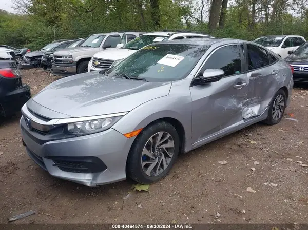 19XFC2F72JE034905 2018 HONDA CIVIC - Image 2