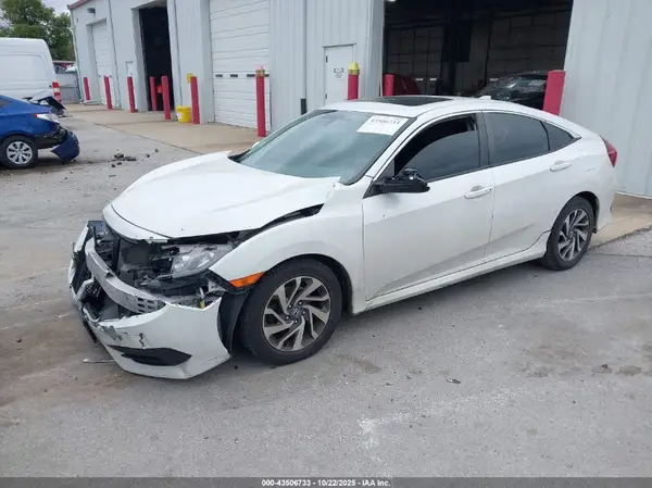 19XFC2F72JE039134 2018 HONDA CIVIC - Image 2
