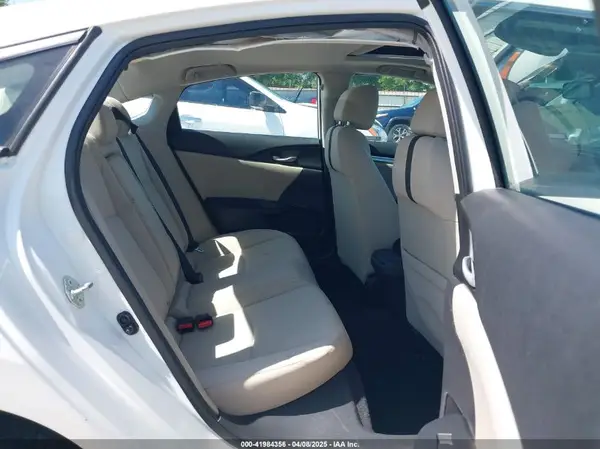 19XFC2F72JE039229 2018 HONDA CIVIC - Image 8
