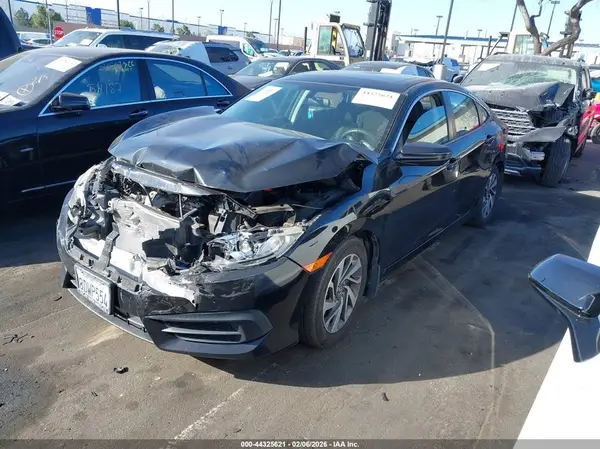 19XFC2F72JE204745 2018 HONDA CIVIC - Image 2