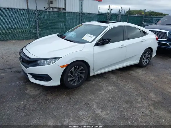 19XFC2F72JE208097 2018 HONDA CIVIC - Image 2
