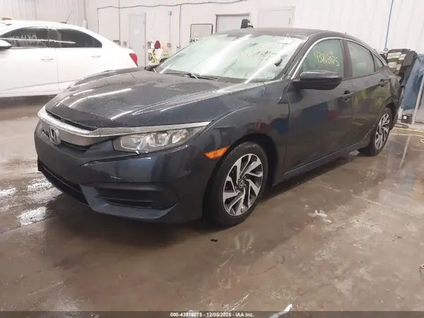 19XFC2F73JE011729 2018 HONDA CIVIC - Image 2