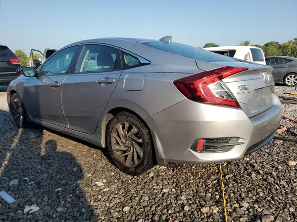 19XFC2F73JE015117 2018 HONDA CIVIC - Image 2